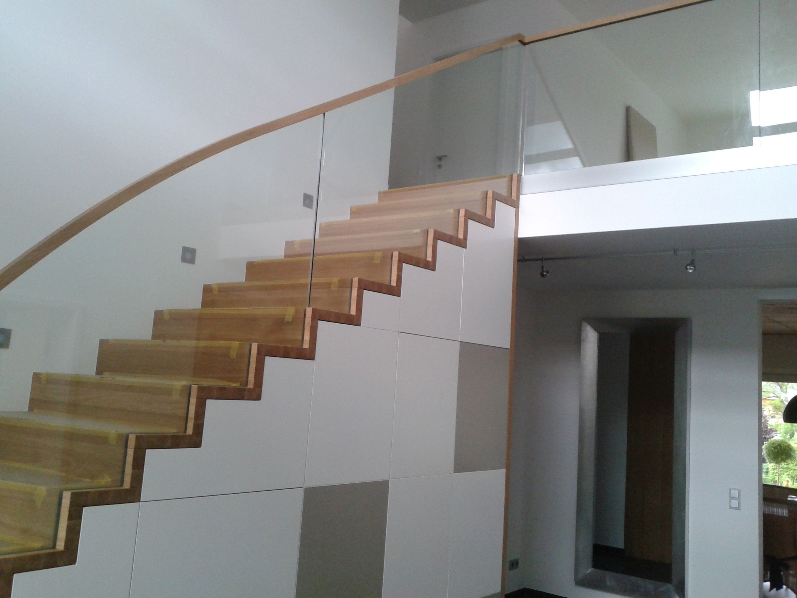 Faltwerktreppe Glaswand